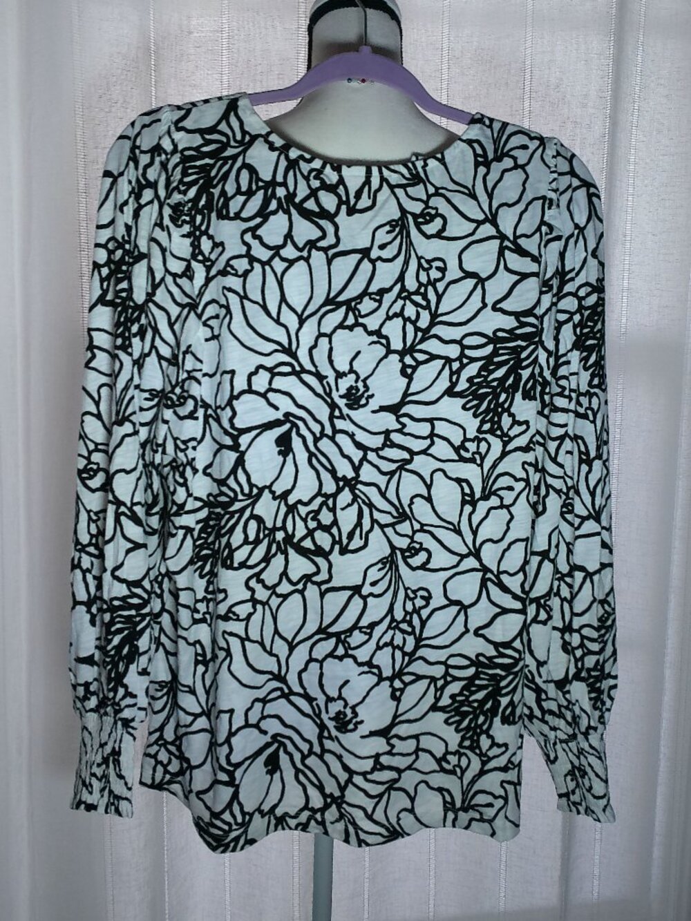 BELLE by KIM GRAVEL NWOT Long Sleeve V-Neck White w/Black Florals Blouse L - Picture 3 of 9